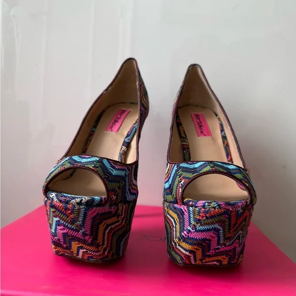 Betsey Johnson Colorful Zigzag Platform Heels NEW - Picture 9 of 11